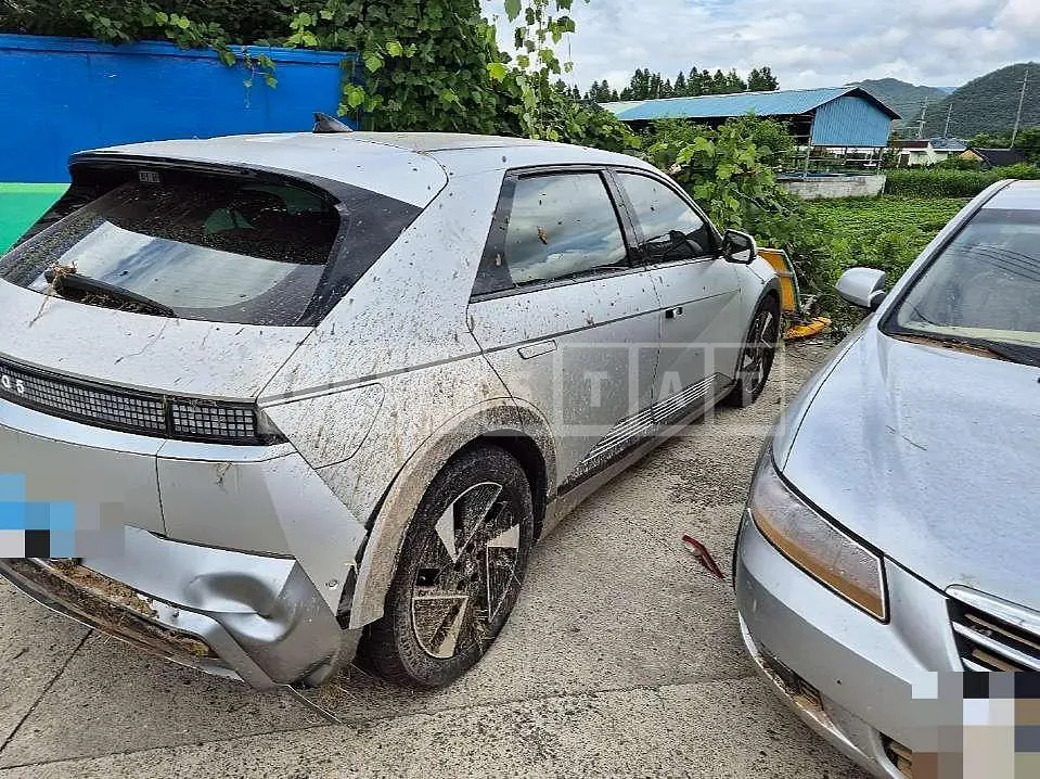 Photo 2 of 13: 2024 Hyundai IONIQ 5 — Korean insurance auction