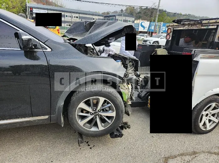 Photo 2 of 14: 2018 Kia Sorento, VIN KNAPG81ADJA418635 — Korean insurance auction
