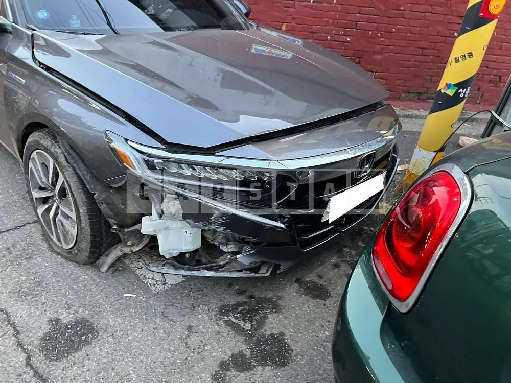 Photo 2 of 33: 2019 Honda Accord Hybrid, VIN 1HGCV3690KA511627 — Korean insurance auction
