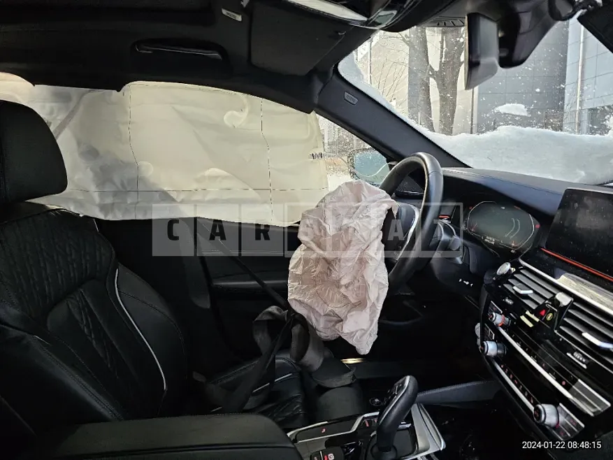 Photo 2 of 7: 2020 BMW 520i M Sport Package, VIN WBAJK9103LCE66686 — Korean insurance auction