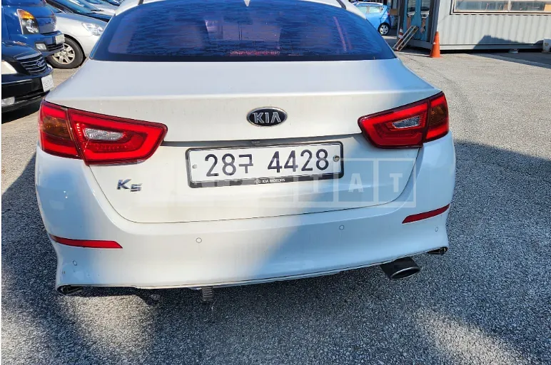 Photo 2 of 8: 2015 Kia K5, VIN KNAGM419BFA606367 — Korean insurance auction