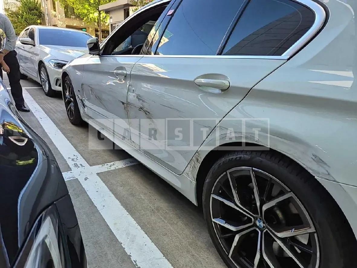 Photo 2 of 53: 2022 BMW 530i, VIN WBA71BH01PCL63442 — Korean insurance auction