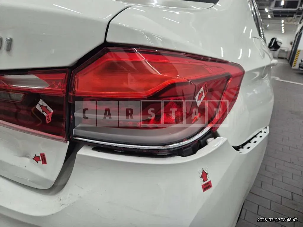 Photo 2 of 23: 2020 BMW 520i Luxury — Korean insurance auction