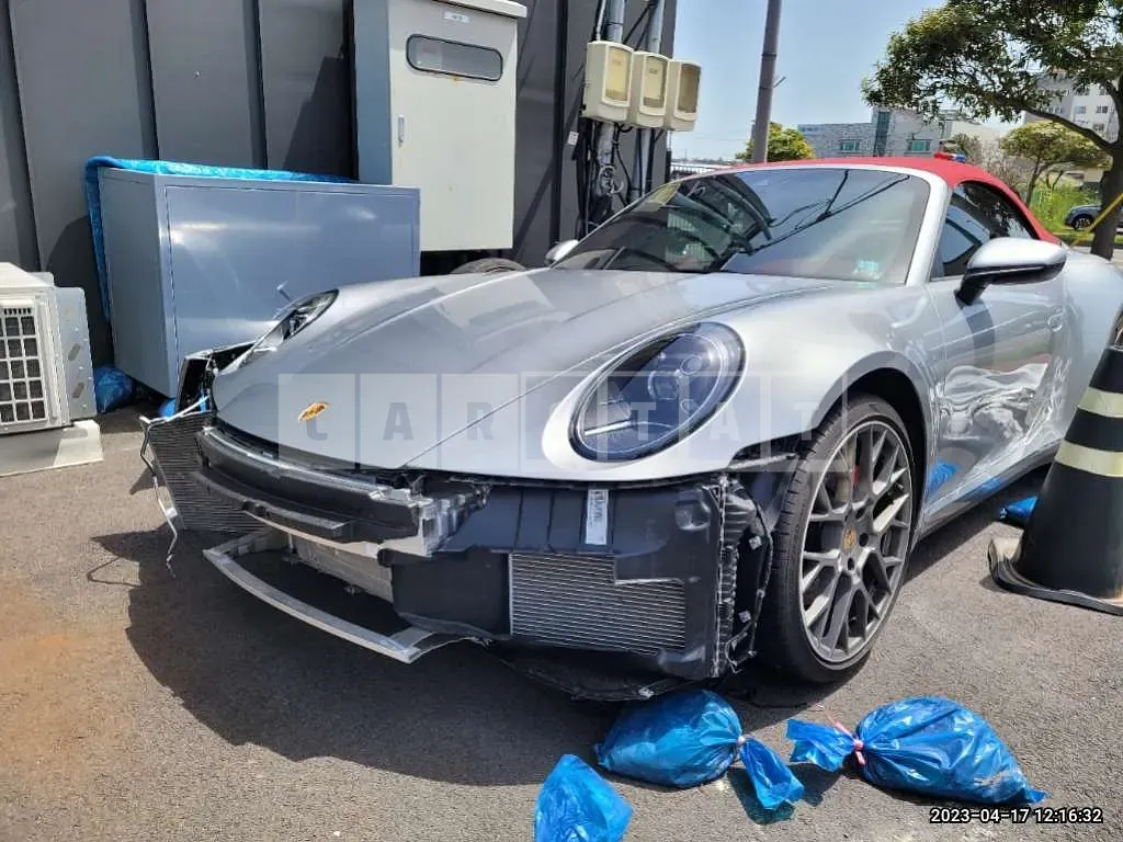 Photo 2 of 18: 2022 Porsche 911 Carrera S Cabriolet, VIN WP0CB2997NS244115 — Korean insurance auction