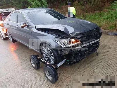 Photo 1 of 10: 2015 Genesis 3.3 — Korean insurance auction