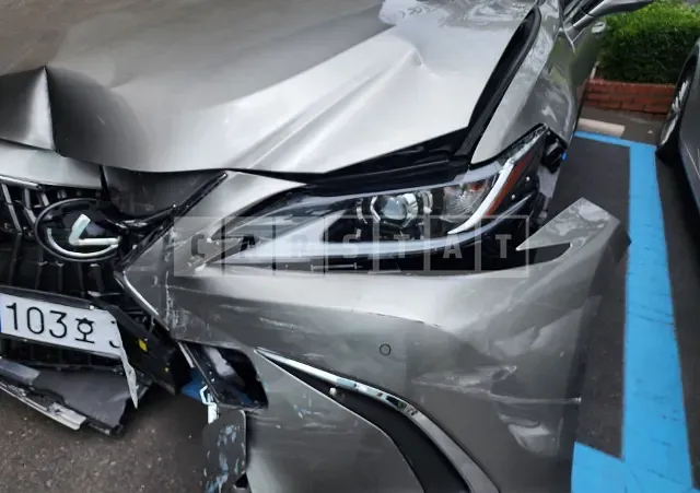 Photo 2 of 15: 2023 Lexus ES300h, VIN JTHBA1C16P2015101 — Korean insurance auction