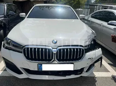 Photo 1 of 50: 2021 BMW 530e — Korean insurance auction