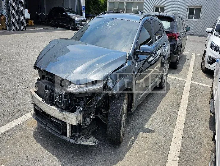 Photo 2 of 26: 2019 Hyundai Kona Electric, VIN KMHK281GFKU033139 — Korean insurance auction
