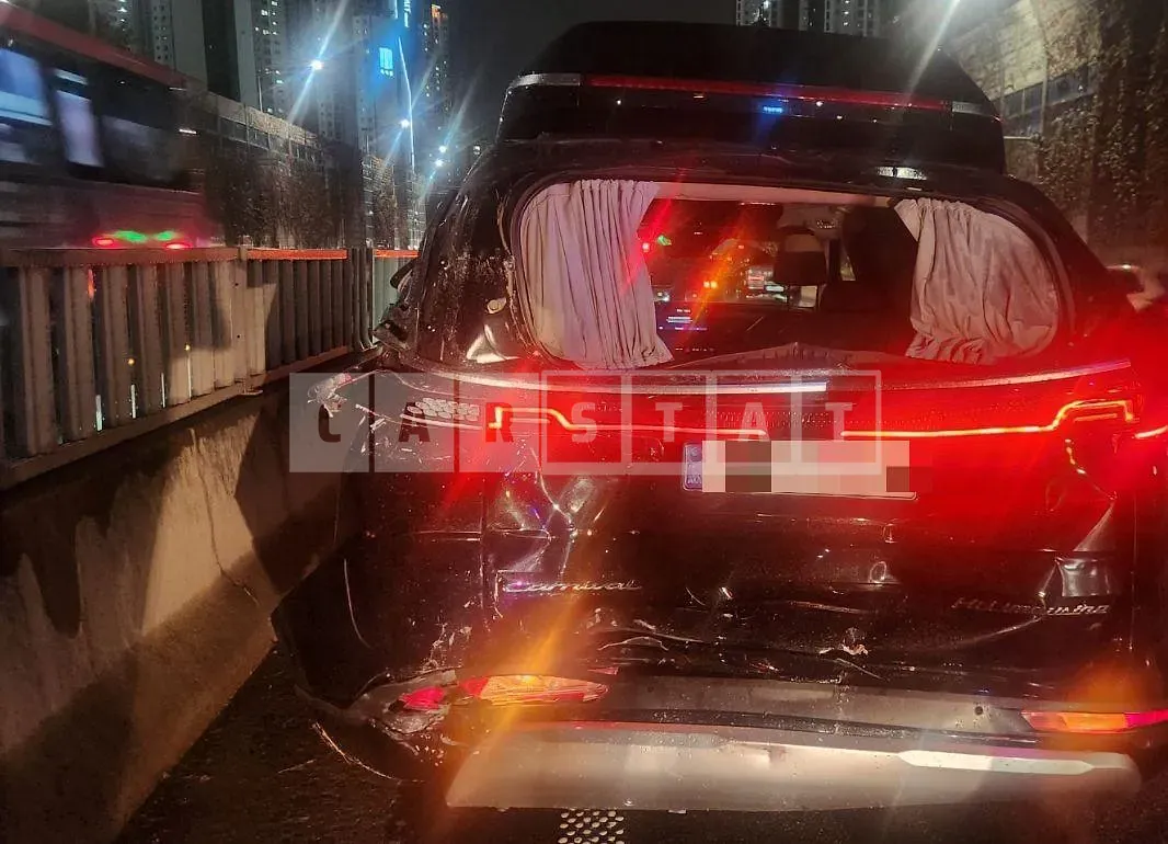 Photo 2 of 10: 2021 Kia Carnival High Limousine 3.5 — Korean insurance auction