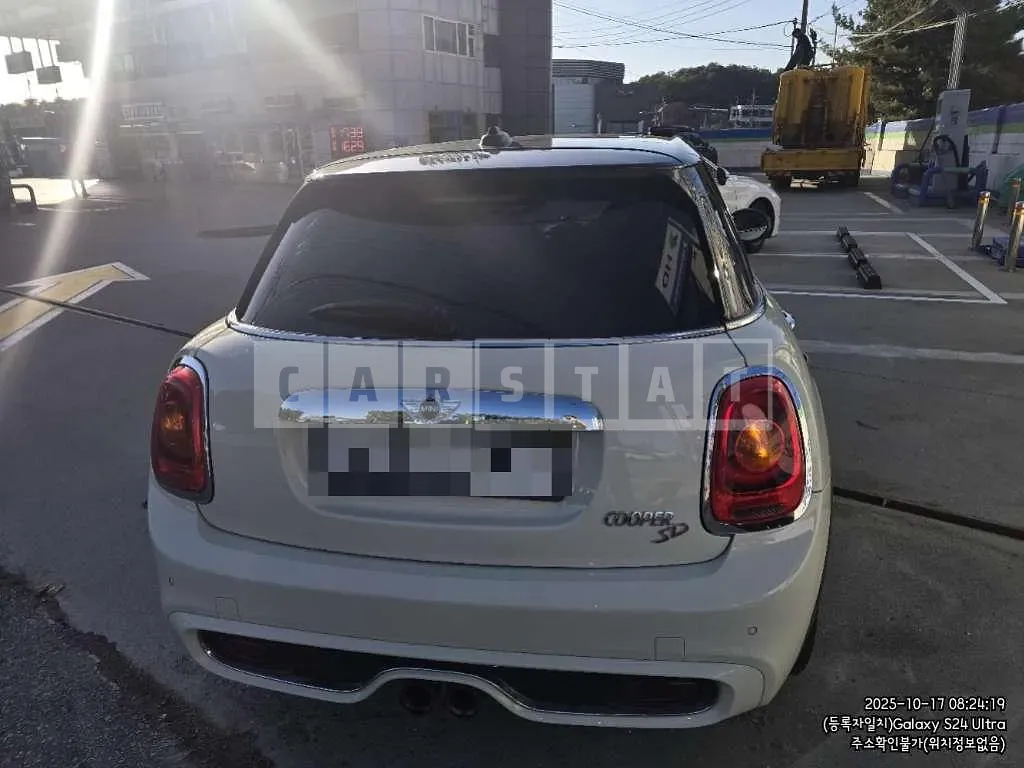 Photo 2 of 5: 2015 MINI Cooper D Five-Door — Korean insurance auction