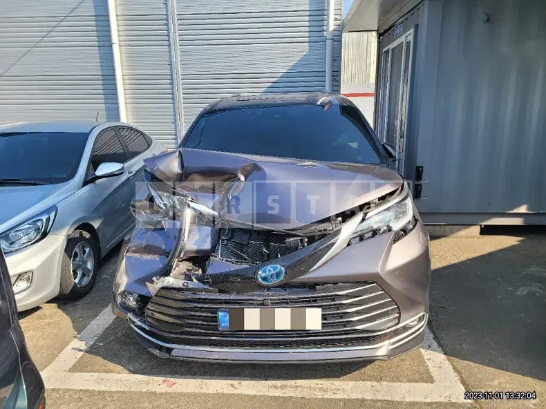 Photo 2 of 34: 2021 Toyota Siena Hybrid, VIN 5TDGRKEC8MS067175 — Korean insurance auction
