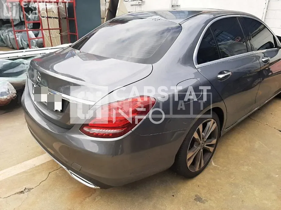 Photo 2 of 16: 2018 Mercedes-Benz C200, VIN WDDWF4CB4JF699795 — Korean insurance auction