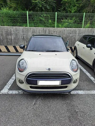Photo 1 of 22: 2016 MINI Cooper 5 Door, VIN WMWXU1107G2D88902 — Korean insurance auction