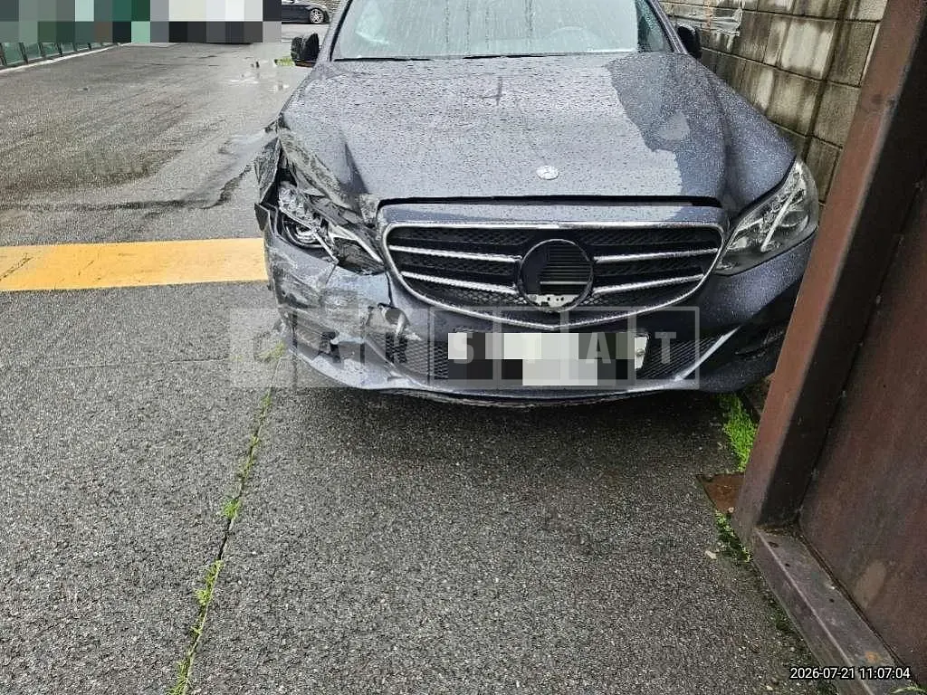 Photo 2 of 12: 2015 Mercedes-Benz E220 BlueTec — Korean insurance auction