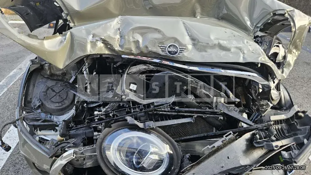 Photo 2 of 15: 2019 MINI Cooper — Korean insurance auction