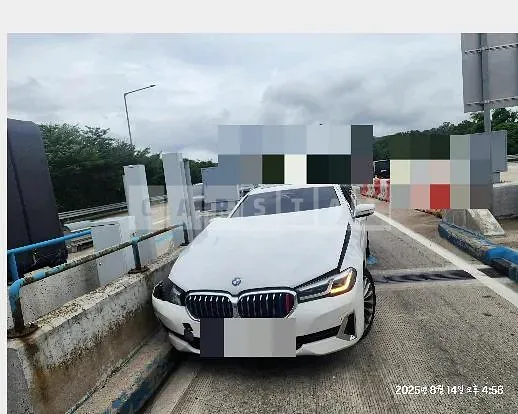 Photo 2 of 14: 2023 BMW 520i — Korean insurance auction