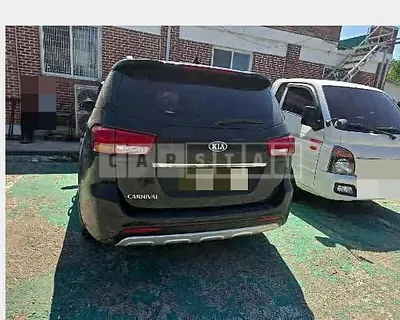 Photo 1 of 12: 2017 Kia Carnivals — Korean insurance auction