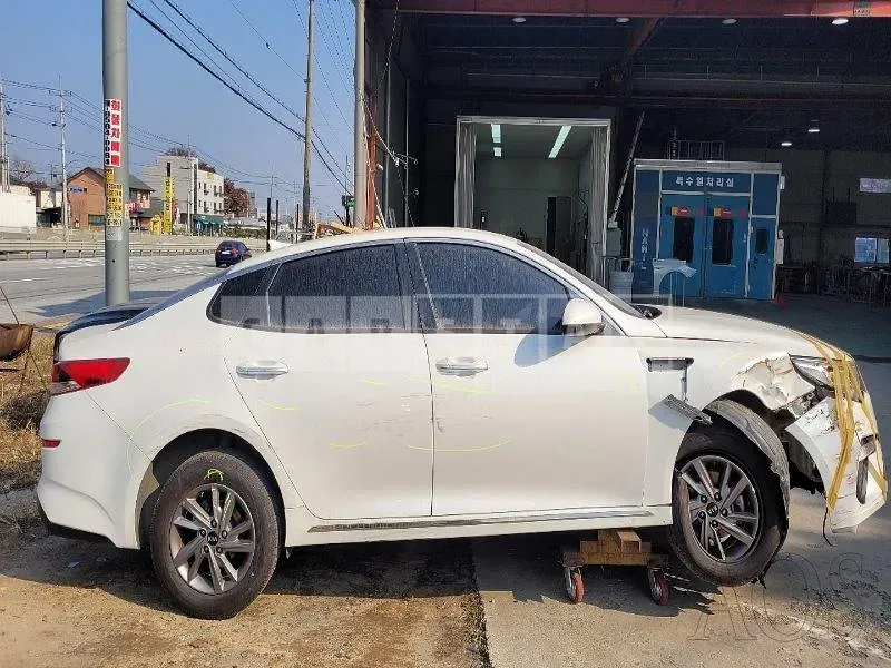 Photo 2 of 15: 2019 Kia K5, VIN KNAGS416BKA312990 — Korean insurance auction