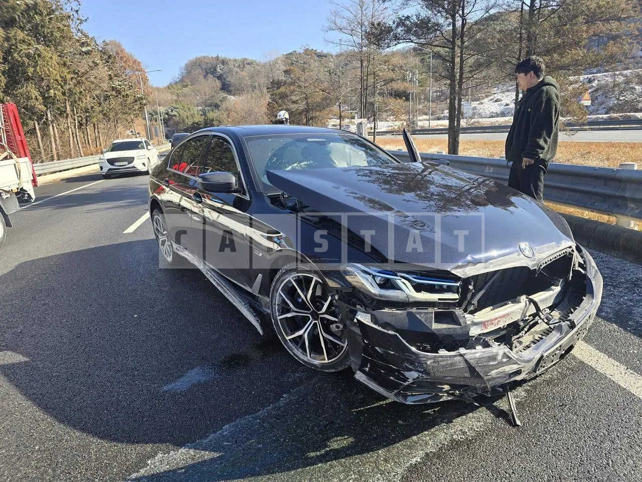 Photo 2 of 17: 2021 BMW 530e, VIN WBA51AG09NCH74395 — Korean insurance auction