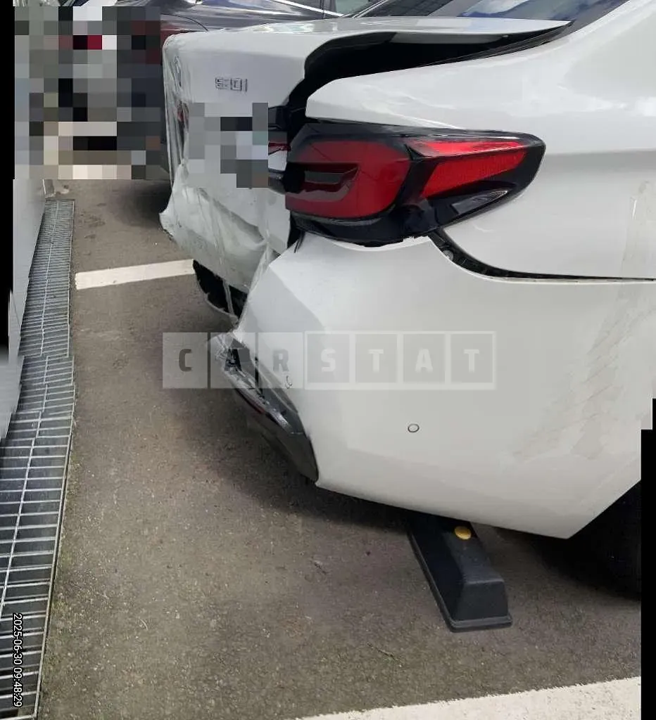 Photo 2 of 19: 2023 BMW 520i — Korean insurance auction