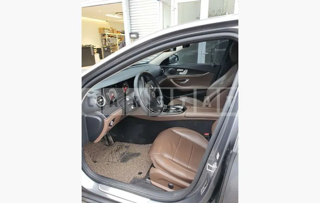 Photo 2 of 7: 2017 Mercedes-Benz E200 — Korean insurance auction