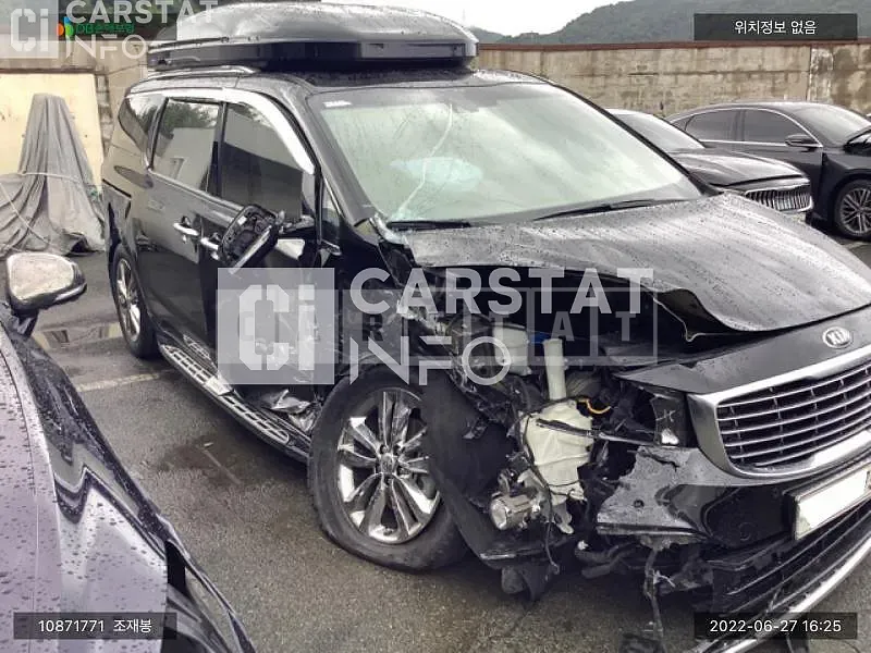 Photo 2 of 11: 2015 Kia Carnival, VIN KNAME811BGS168576 — Korean insurance auction