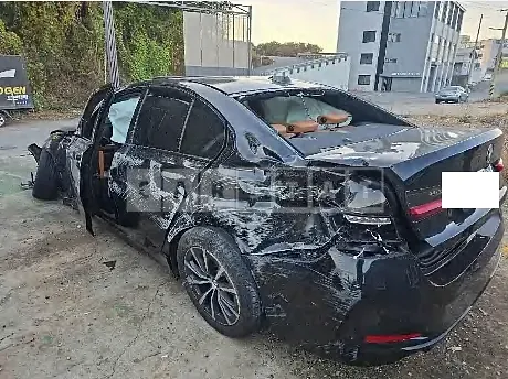 Photo 2 of 19: 2024 BMW 320i — Korean insurance auction