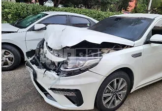 Photo 2 of 13: 2019 Kia K5, VIN KNAGT416BLA378556 — Korean insurance auction