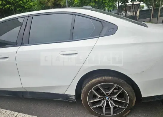 Photo 2 of 15: 2025 BMW 520i — Korean insurance auction
