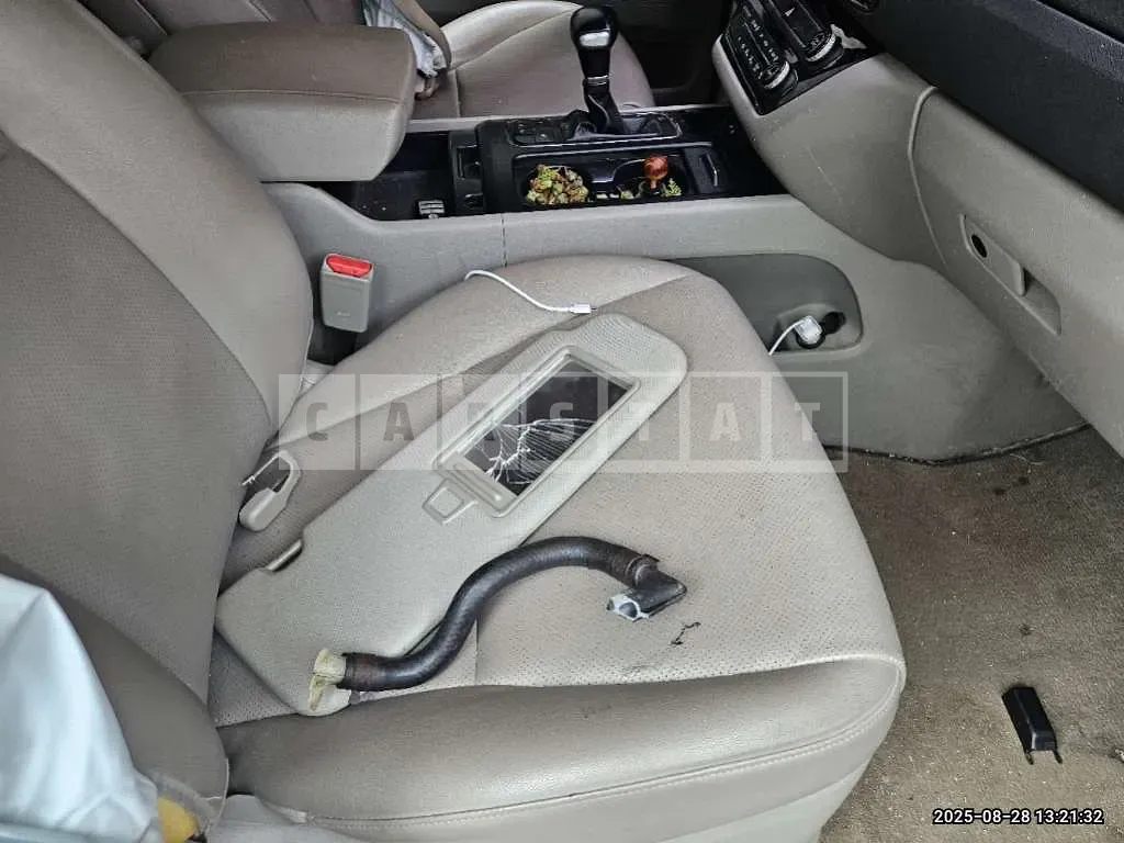 Photo 2 of 12: 2016 Kia Carnivals — Korean insurance auction