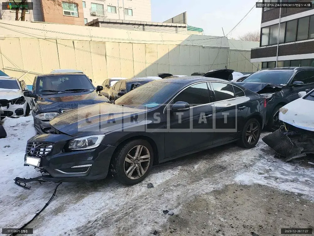 Photo 2 of 15: 2015 Volvo S60 D4, VIN YV1FS73BDF2359273 — Korean insurance auction