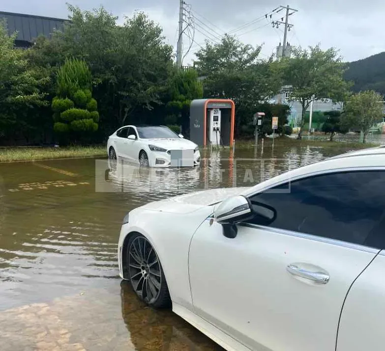 Photo 2 of 5: 2019 Mercedes-Benz CLS450 4Matic — Korean insurance auction
