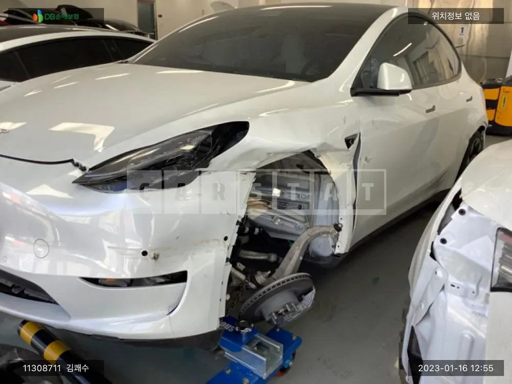 Photo 2 of 11: 2021 Tesla Model Y Long Range, VIN 5YJYGDEE2MF167560 — Korean insurance auction