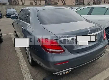 Photo 2 of 9: 2018 Mercedes-Benz E300 4Matic, VIN WDDZF4KB8JA426371 — Korean insurance auction