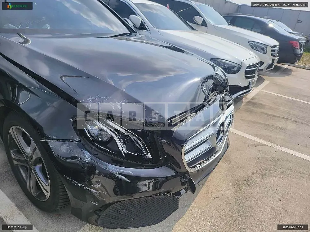 Photo 2 of 10: 2019 Mercedes-Benz E300, VIN WDDZF4JB0KA639558 — Korean insurance auction