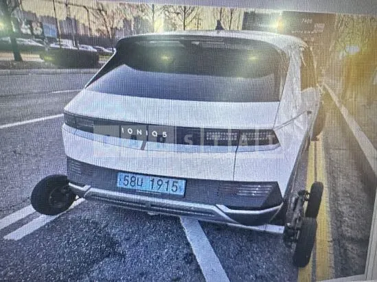 Photo 2 of 15: 2022 Hyundai IONIQ 5, VIN KMHKN81CPNU021953 — Korean insurance auction