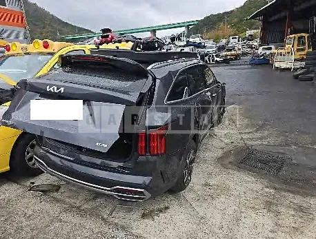 Photo 2 of 26: 2023 Kia Sorento — Korean insurance auction