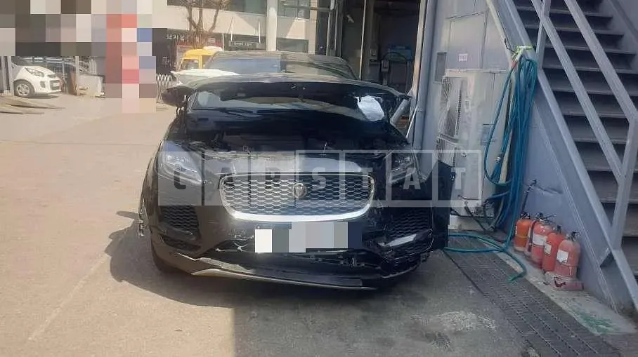 Photo 2 of 28: 2018 Jaguar E-Pace P250 — Korean insurance auction