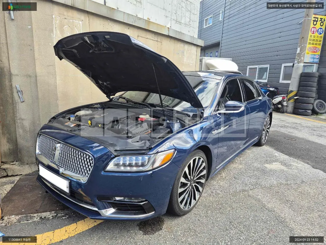Photo 2 of 14: 2018 Bentley Lincoln Continental, VIN 1LN6L9BC5H5608913 — Korean insurance auction
