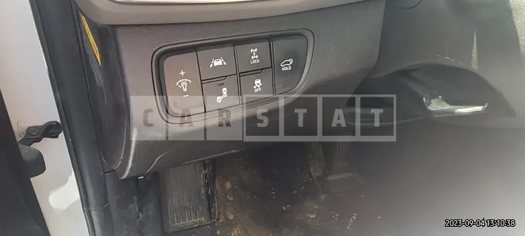 Photo 2 of 17: 2019 Hyundai Santa Fe, VIN KMHS381ADKU168779 — Korean insurance auction