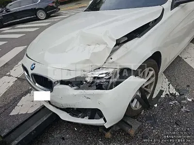 Photo 1 of 8: 2021 BMW 320d — Korean insurance auction