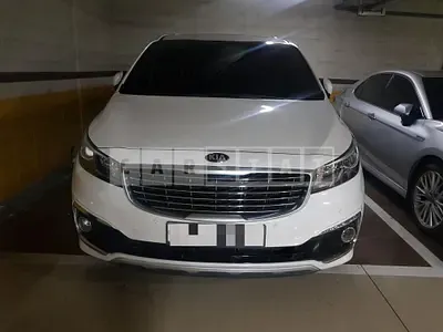 Photo 1 of 2: 2017 Kia Carnivals — Korean insurance auction