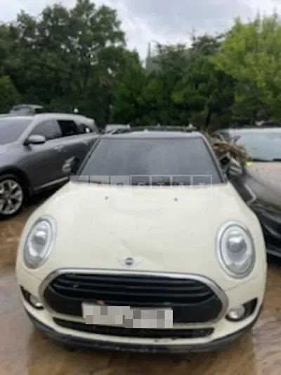 Photo 1 of 7: 2017 MINI Cooper D Clubman, VIN WMWLR9103H2E68195 — Korean insurance auction