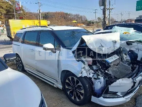 Photo 2 of 40: 2023 Kia Carnival, VIN KNANE813BPS233096 — Korean insurance auction