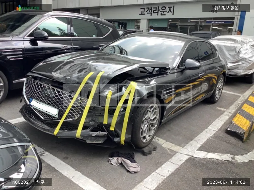 Photo 2 of 14: 2022 Genesis G80, VIN KMTGB41CDNU132833 — Korean insurance auction
