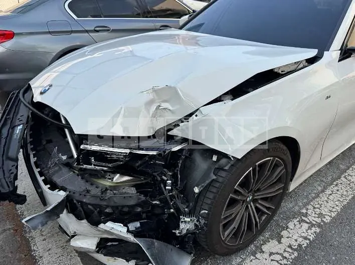 Photo 2 of 21: 2020 BMW 320i — Korean insurance auction