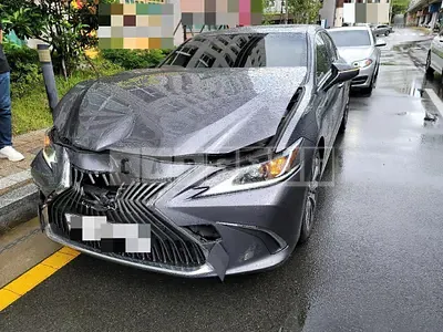 Photo 1 of 27: 2018 Lexus ES300h, VIN JTHB21B11K2015398 — Korean insurance auction