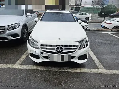 Photo 1 of 12: 2017 Mercedes-Benz C200, VIN WDDWF4CB9JF615972 — Korean insurance auction
