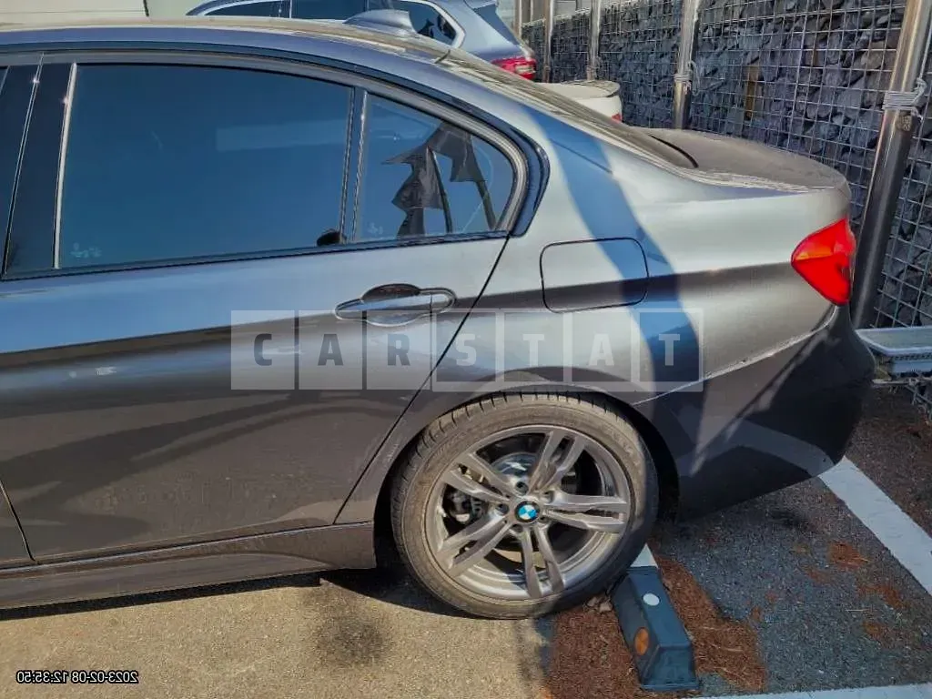 Photo 2 of 9: 2018 BMW 320i, VIN WBA8A9101JAD29630 — Korean insurance auction