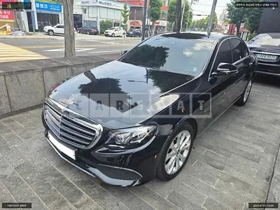 Photo 1 of 18: 2020 Mercedes-Benz E220 d 4Matic, VIN W1KZF0FB9LA763122 — Korean insurance auction